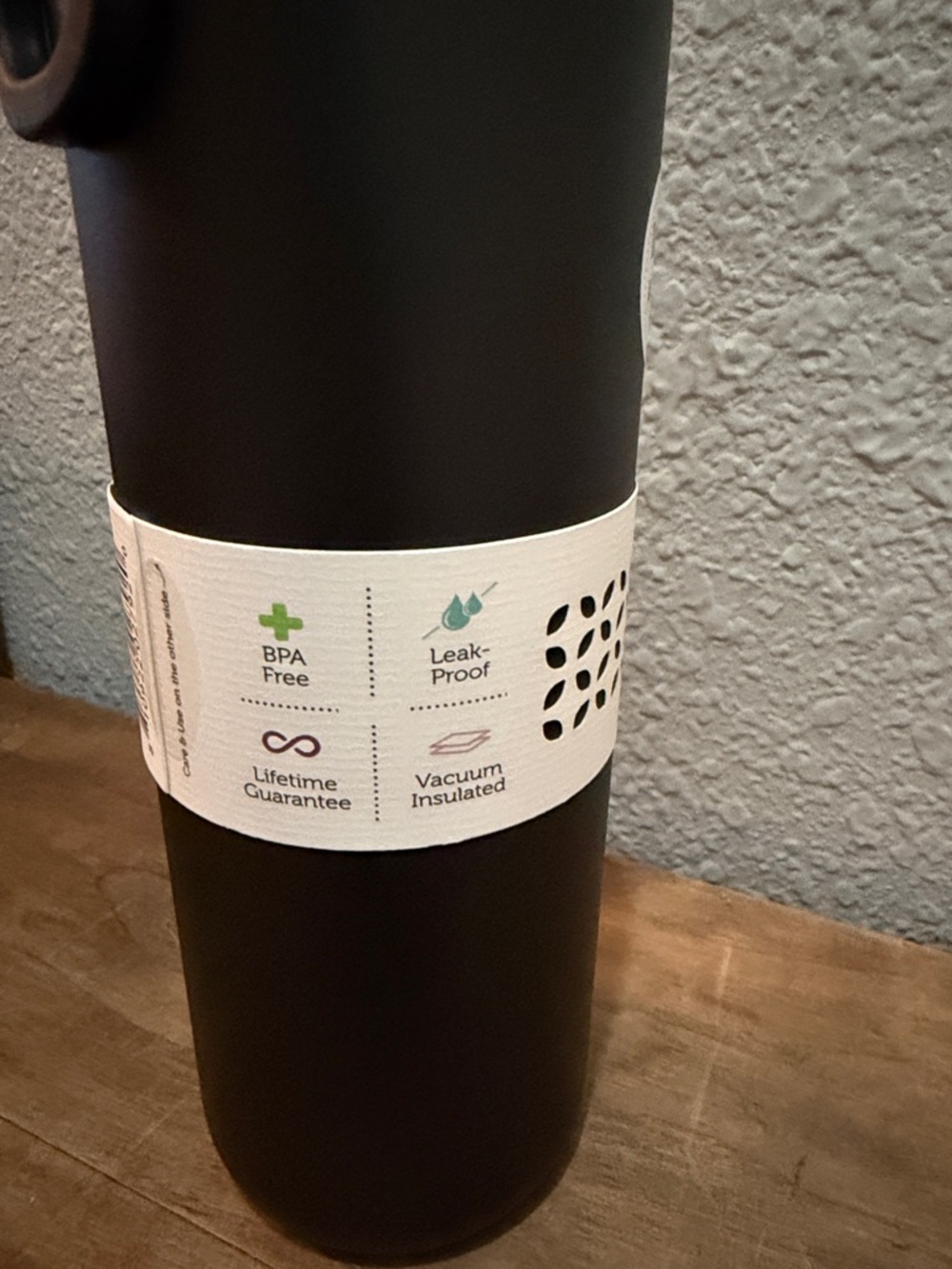 ello Matte Black Insulated Water Bottle 22 oz NEW - Picture 2 of 5